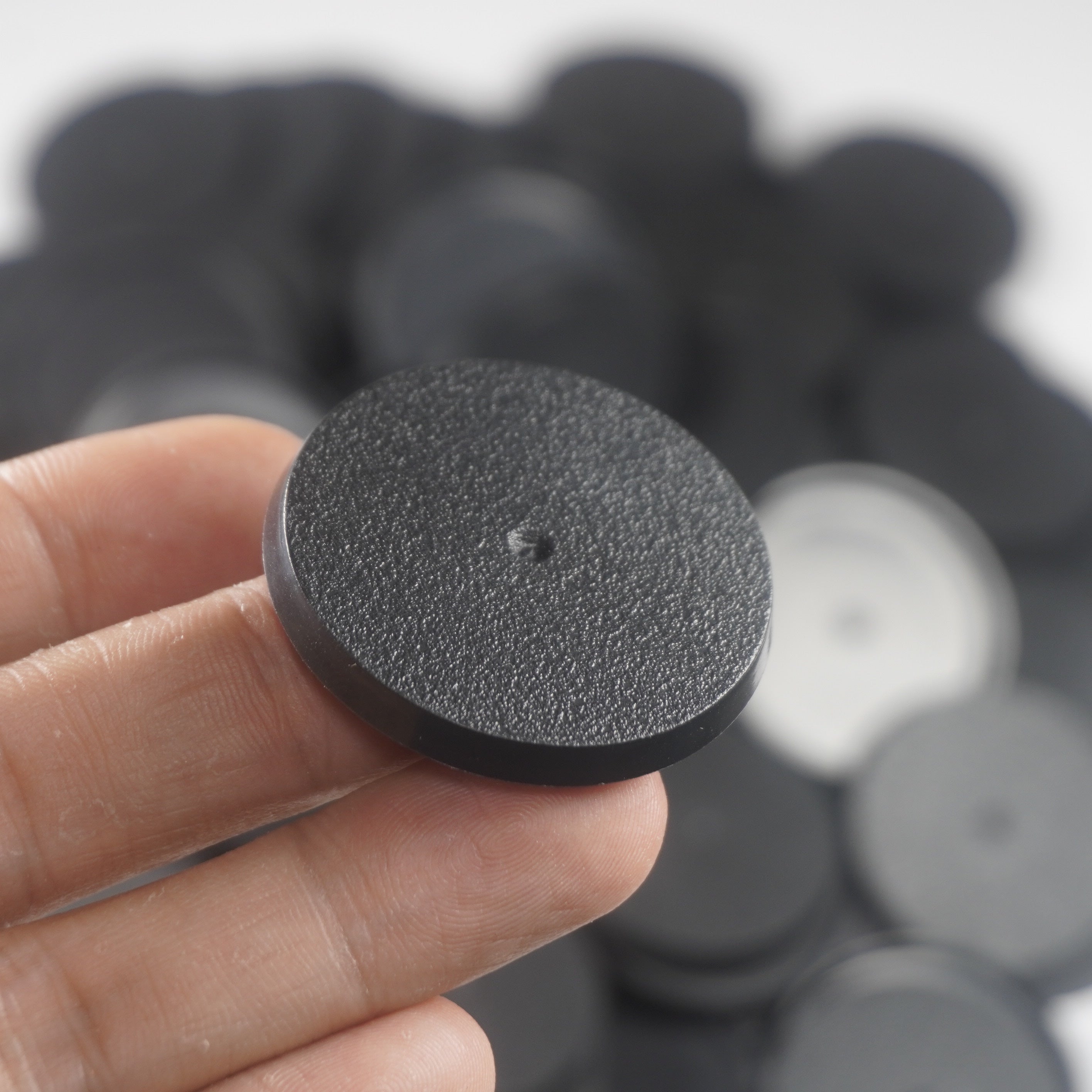 Get Your Hands on These 40mm Round Bases - Perfect for Painting Your Miniatures